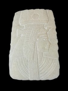 Large Cleopatra Statue: Egyptian Queen Wall Decor - Image 1