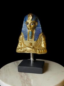 Egyptian King Tutankhamun Statue: Museum Sculpture - Image 1