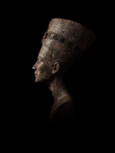 Handmade Egyptian Queen Nefertiti Bust: Rare Museum Replica - Image 1