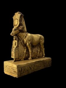 Goddess Hathor Statue with Amenhotep II: Vintage Egyptian Replica - Image 2