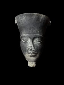 Egyptian King Tutankhamun Statue: Museum Sculpture - Image 2