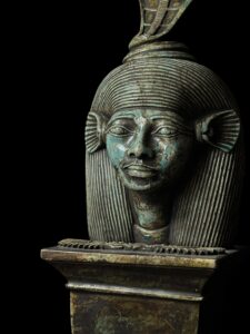 Rare Hathor statue from Ancient Egypt. 1 of 1 . The one-of-a-kind Hathor sculpture. - Image 2