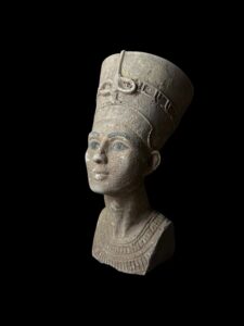 Handmade Nefertiti Bust Statue: Egyptian Queen Replica - Image 2