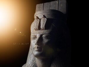 Granite Egyptian Queen Meritamen Statue: Handmade Art - Image 2