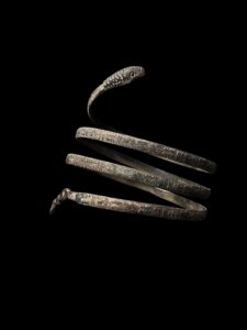 Vintage Style Cobra Arm Cuff: Ancient Egyptian Uraeus - Image 3