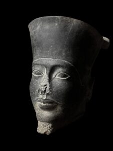 Egyptian King Tutankhamun Statue: Museum Sculpture - Image 3
