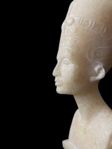Handmade Nefertiti Bust Statue: Egyptian Queen Replica - Image 3