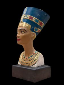 Handmade Nefertiti Bust Statue: Egyptian Queen Replica - Image 3