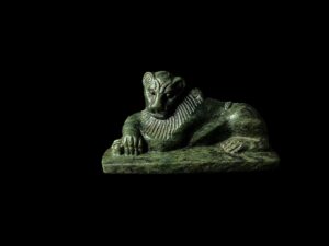 King Amenhotep III Lion Statue: Rare Egyptian Replica, Handmade - Image 3