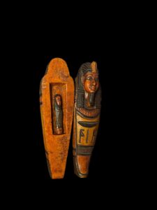 Wooden King Tutankhamun Coffin: Eye of Horus & Scarab Symbol - Image 3