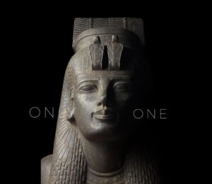Granite Egyptian Queen Meritamen Statue: Handmade Art - Image 3