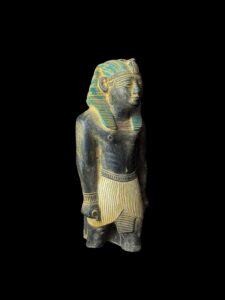 Thutmose III Statue: Egyptian Pharaoh Museum Replica - Image 3