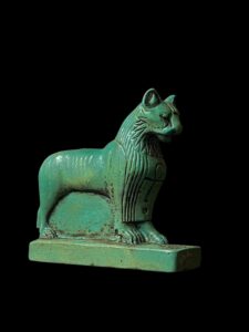 King Amenhotep III Lion Statue: Rare Egyptian Replica, Handmade - Image 3