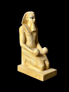 Thutmose III Statue: Egyptian Pharaoh Museum Replica - Image 3