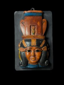 Wall decor Goddess Hathor Statuette, winged Scarab symbol for protection - Image 3