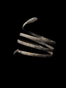 Vintage Style Cobra Arm Cuff: Ancient Egyptian Uraeus - Image 4