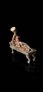 Handmade Nefertiti Statue: Egyptian Queen Replica - Image 4