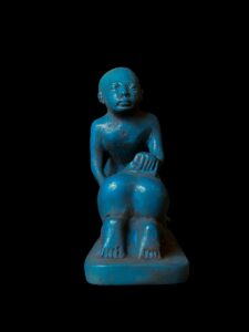 Ancient Egyptian medical scene statue from Egypt made of porcelain - Image 4