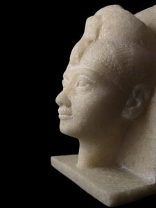 Alabaster Queen Hatshepsut Statue: Egyptian Art - Image 4