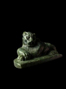 King Amenhotep III Lion Statue: Rare Egyptian Replica, Handmade - Image 4