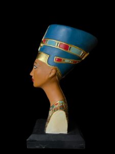 Handmade Nefertiti Bust Statue: Egyptian Queen Replica - Image 4