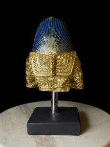 Egyptian King Tutankhamun Statue: Museum Sculpture - Image 4