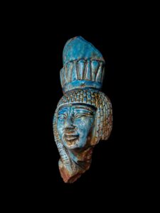 Handcarved Flamestone Egyptian Queen Statue: Rare Ancient Model - Image 4