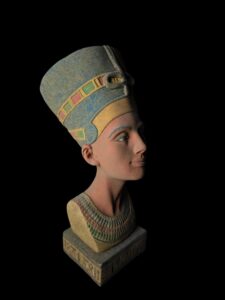 Handmade Nefertiti Bust Statue: Egyptian Queen Replica - Image 4