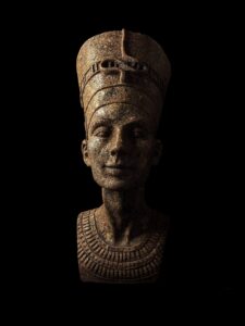 Handmade Egyptian Queen Nefertiti Bust: Rare Museum Replica - Image 4