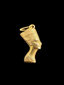 Gold Nefertiti Bust Amulet: Egyptian Queen Statue Replica - Image 4