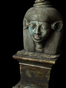 Rare Hathor statue from Ancient Egypt. 1 of 1 . The one-of-a-kind Hathor sculpture. - Image 5