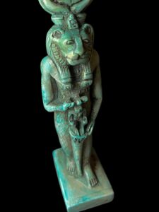 Goddess Sekhmet protects God Horus with the Key of life - Image 5