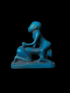 Ancient Egyptian medical scene statue from Egypt made of porcelain - Image 5
