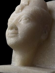 Alabaster Queen Hatshepsut Statue: Egyptian Art - Image 5