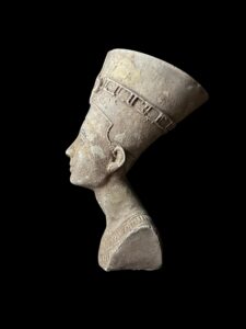 Handmade Nefertiti Bust Statue: Egyptian Queen Replica - Image 5