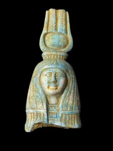 Handcarved Flamestone Egyptian Queen Statue: Ancient Decor - Image 5