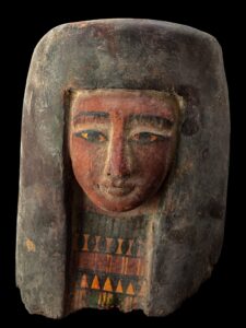 Handcarved Wooden Egyptian Queen Statue: Rare Ancient Model - Image 5
