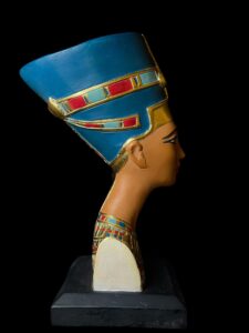 Handmade Nefertiti Bust Statue: Egyptian Queen Replica - Image 5