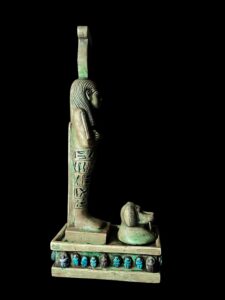 Egyptian Goddess statue Holding flails, Vintage Statue from Ancient Egypt. - Image 5