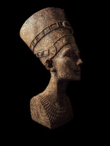 Handmade Egyptian Queen Nefertiti Bust: Rare Museum Replica - Image 5