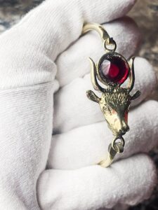 Handcrafted Goddess Hathor Bracelet: Egyptian Jewelry Gift - Image 5