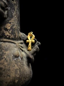 18k Gold Ankh Pendant Necklace: Egyptian Key of Life Charm - Image 5
