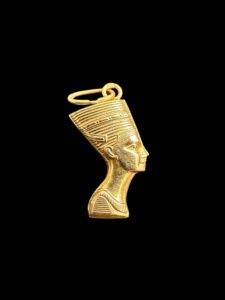 Gold Nefertiti Bust Amulet: Egyptian Queen Statue Replica - Image 5