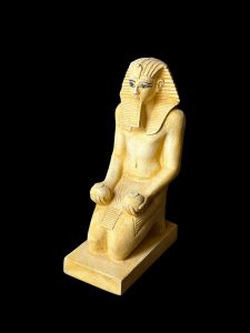 Thutmose III Statue: Egyptian Pharaoh Museum Replica - Image 5