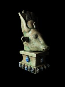 Rare Hathor statue from Ancient Egypt. 1 of 1 . The one-of-a-kind Hathor sculpture. - Image 6