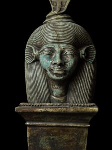 Rare Hathor statue from Ancient Egypt. 1 of 1 . The one-of-a-kind Hathor sculpture. - Image 6