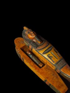 Wooden King Tutankhamun Coffin: Eye of Horus & Scarab Symbol - Image 6