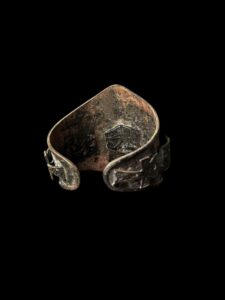 Goddess Hathor Bracelet: Hand-Carved Egyptian Jewelry - Image 7