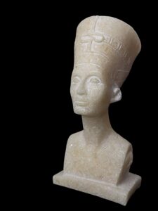 Handmade Nefertiti Bust Statue: Egyptian Queen Replica - Image 7