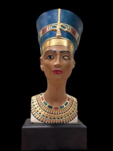 Handmade Nefertiti Bust Statue: Egyptian Queen Replica - Image 7